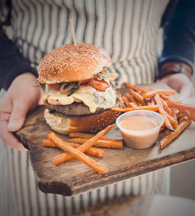 https://ramblinroad.ca/wp-content/uploads/2024/07/benny-burger-640x707.jpg